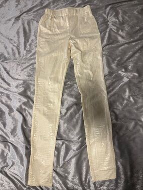 Cream Croc-Texture Women’s Jeans - Sleek Elastic Waist